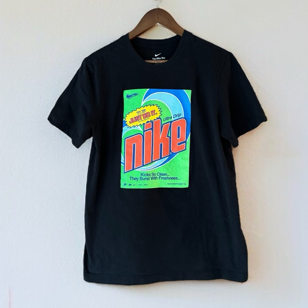 Nike Graphic Tee Medium Kicks So Clean Ultra Drip